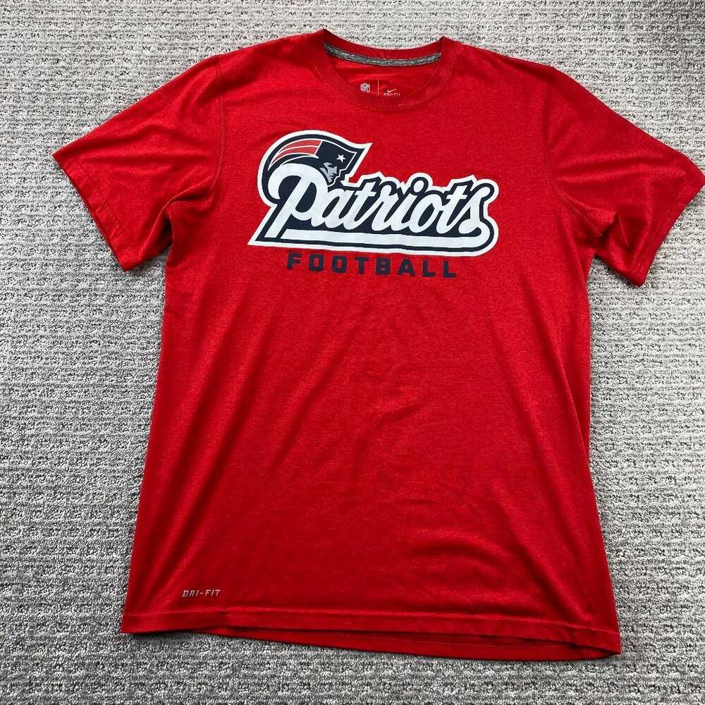 New England Patriots Football Shirt Men Medium M Red NFL On Field Apparel